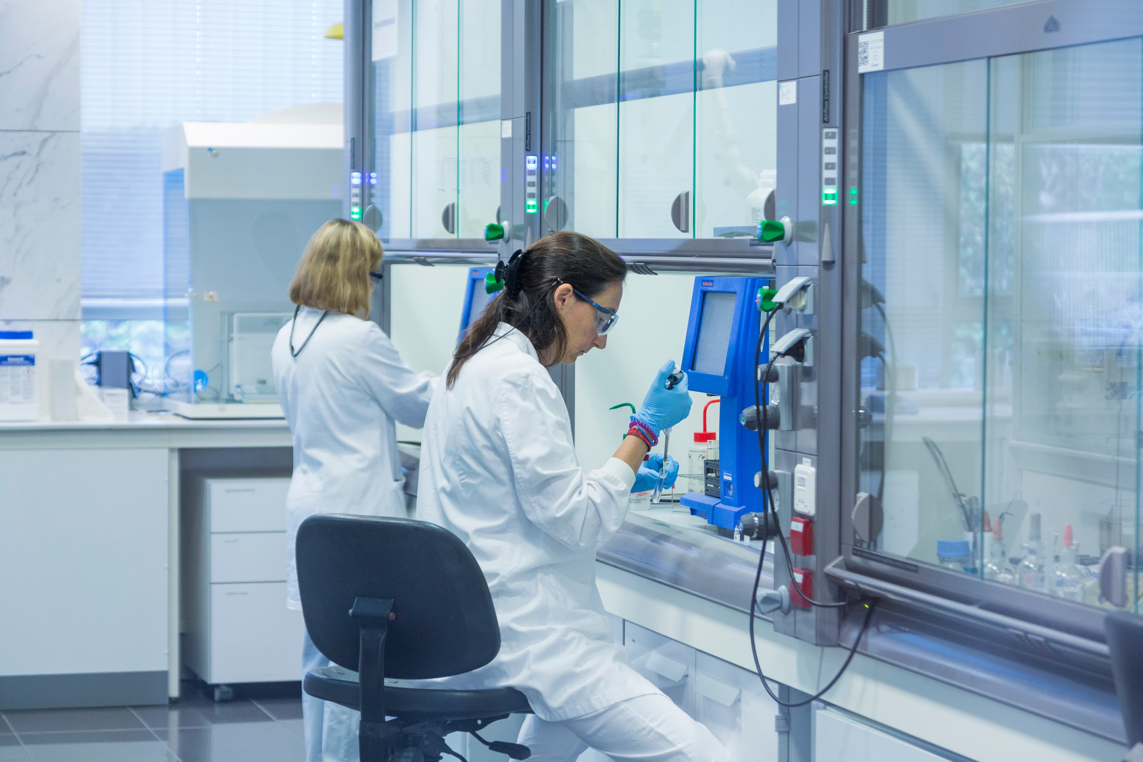 Scientists at work in an Almirall R&D laboratory.