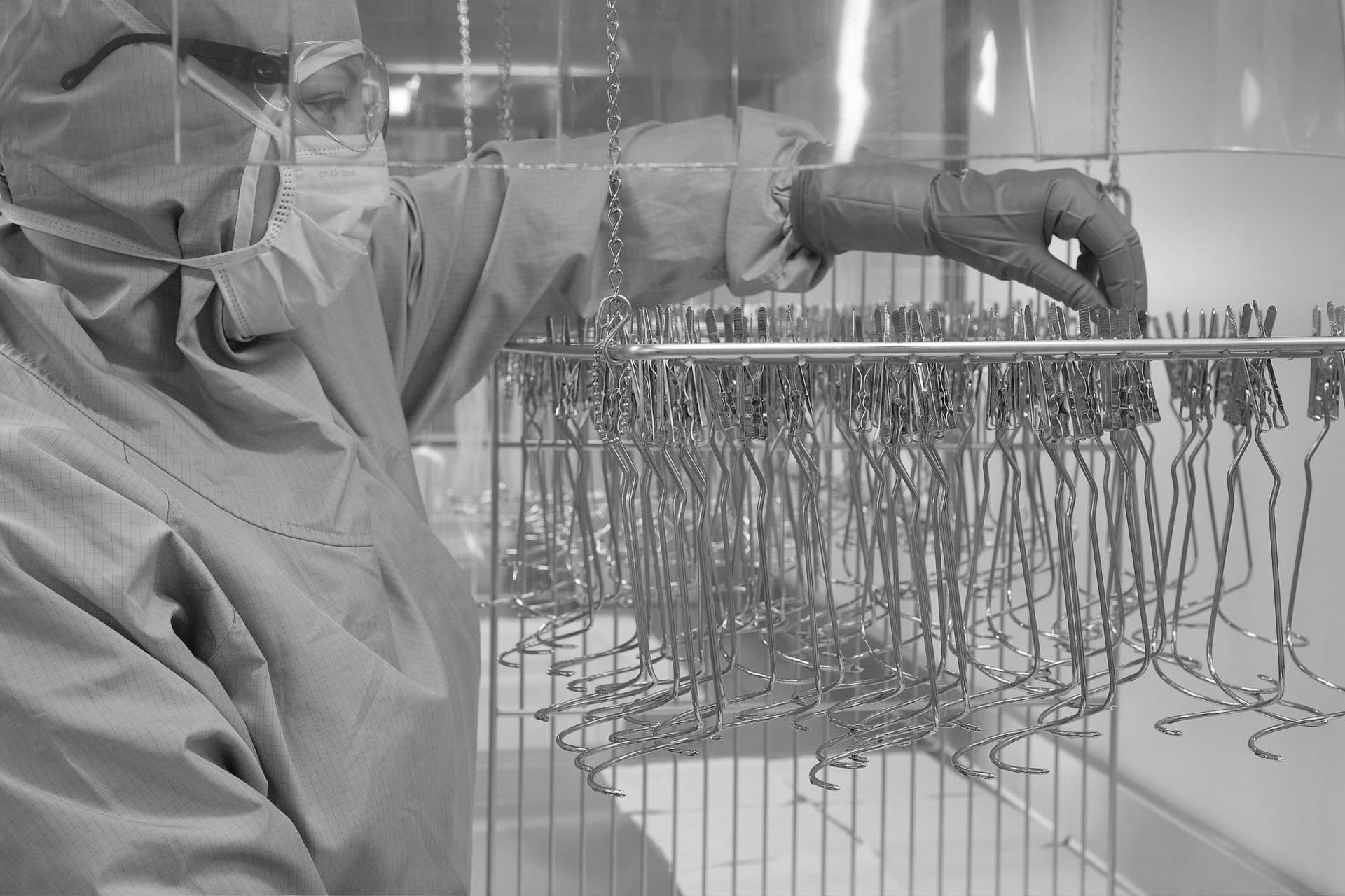 Clean-room production at ABISS: implant components on the manufacturing line in Saint-Étienne, France.