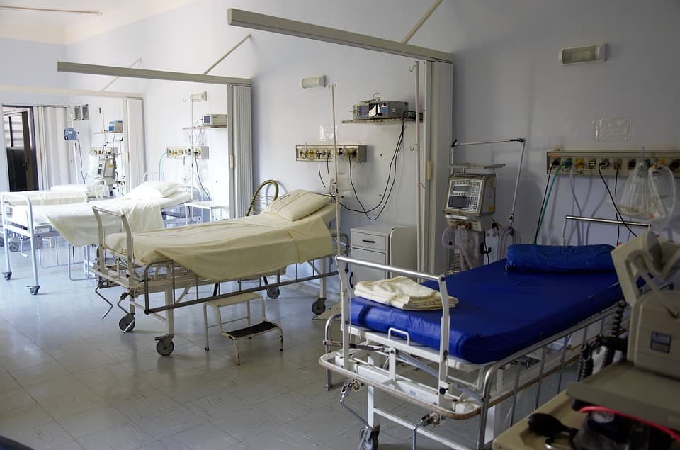 Patient / intensive-care room with medical gas terminals, monitors and beds